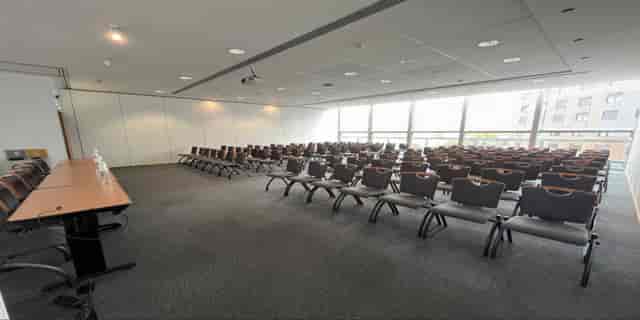 Amphithéâtre Saint Exupéry: spacious meeting venue with natural light for events and conferences.