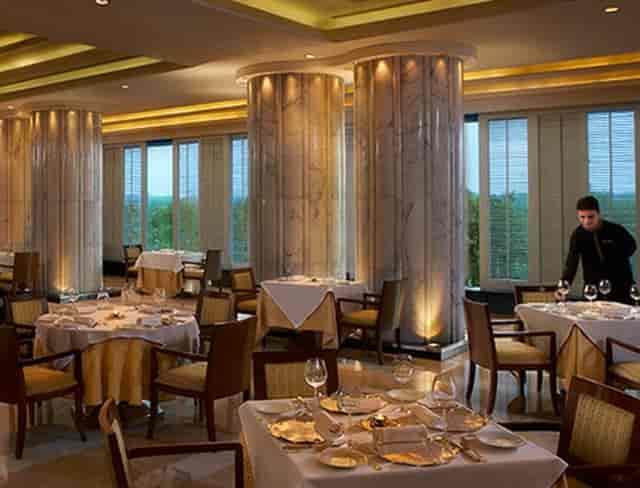 Elegant conference room at Hotel Hill Stone for upscale corporate events and private functions.
