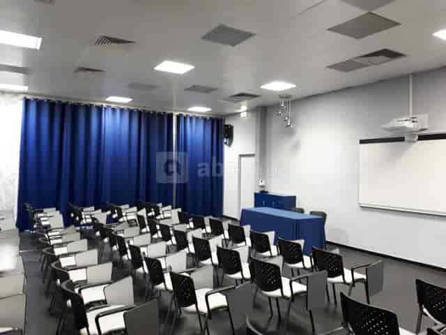 Espace conférence in Perpignan, featuring an organized meeting room for corporate events.
