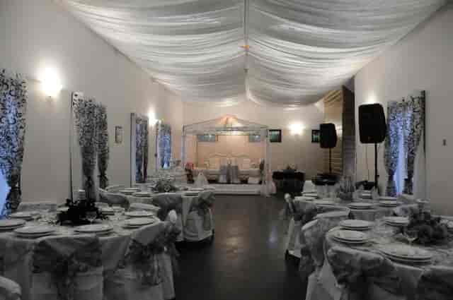Elegant event space in Salle des fêtes La Courneuve with beautifully set tables for ceremonies.