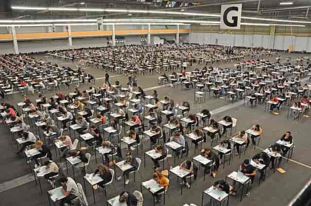 Parc Expo Saint-Étienne exam setup with organized tables for effective event management.