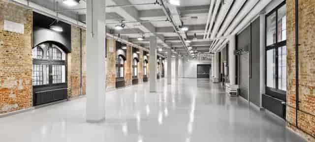 Spacious STATION-Berlin showroom with high ceilings for corporate and creative events