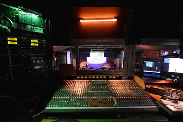 Event control room with audio-visual technology in Aix-en-Provence Congress Centre.