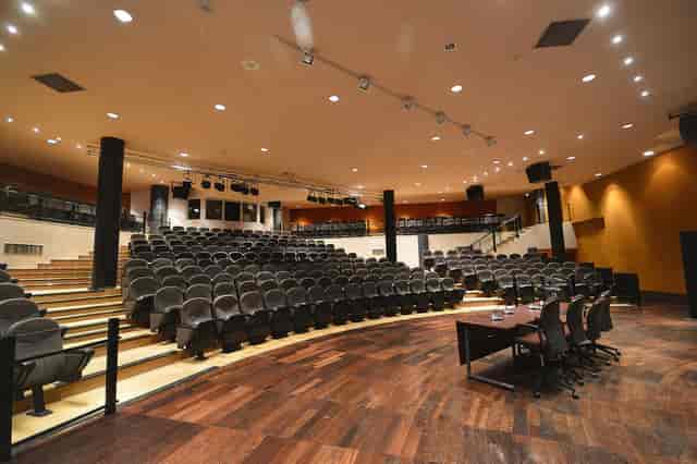 Espace Landowski auditorium with tiered seating, perfect for corporate events and workshops.