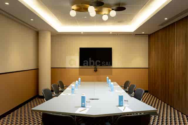 Modern conference room in Salle du Parchamp, Boulogne-Billancourt, ideal for meetings.