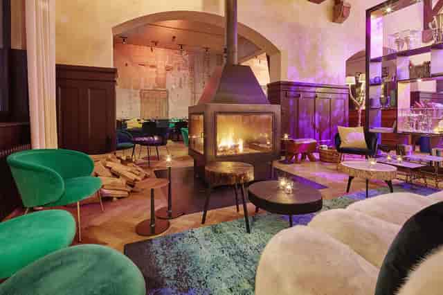 Cozy lounge in Festsaal at Gasthaus Albisgütli for informal gatherings and events.