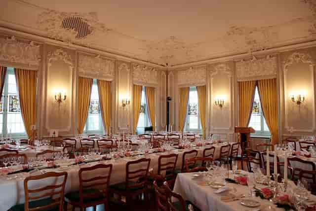 Elegant banquet room with fine dining set-up, perfect for events and receptions.