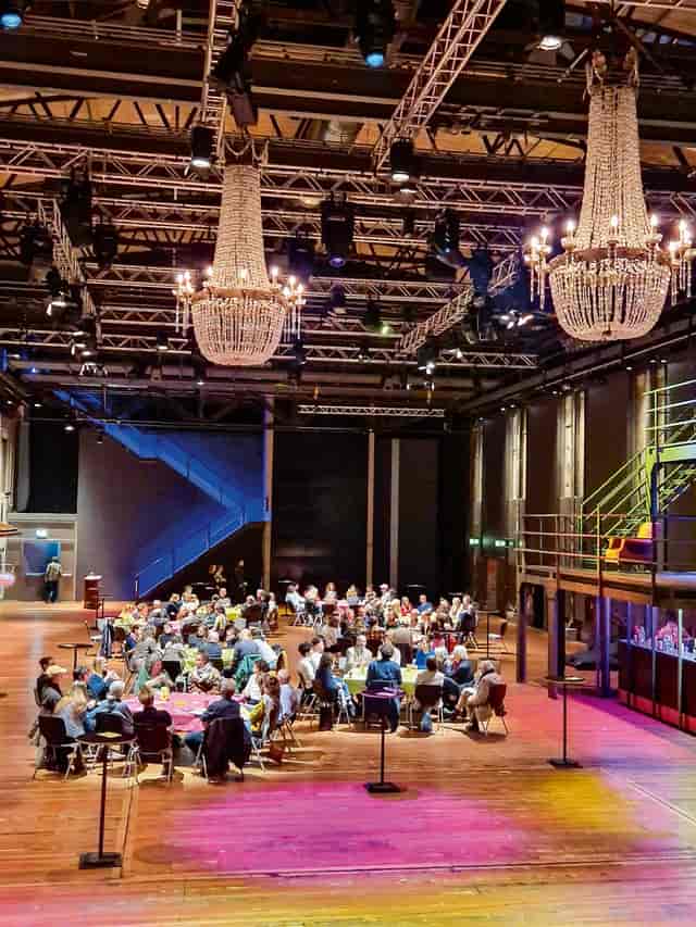 Schauspielhaus Zürich event space with elegant chandeliers, perfect for networking and presentations.