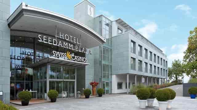 Leonardo da Vinci at Hotel Seedamm Plaza, modern venue for events and conferences.