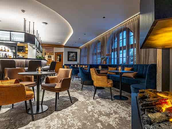 Stylish bar in Glockenhof Zurich, perfect for networking and intimate gatherings.