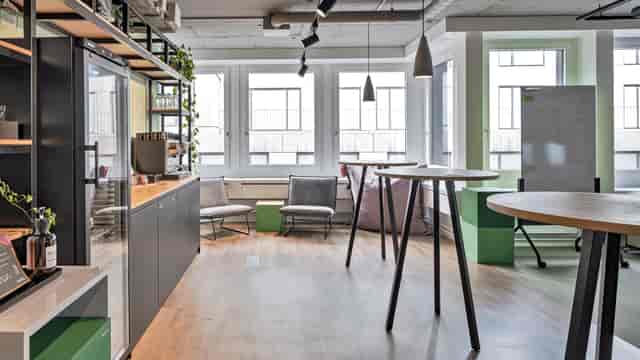 Modern meeting room with sleek furniture and natural light for collaborative sessions.