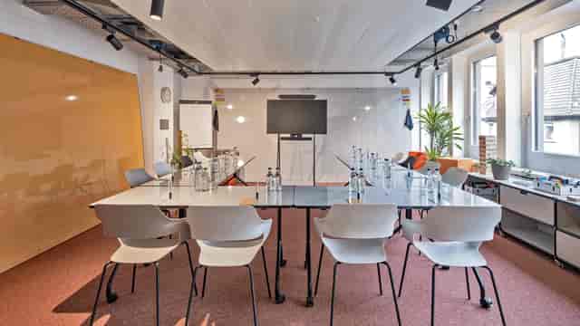 Modern meeting room at memox Europaallee, perfect for collaborative events and presentations.