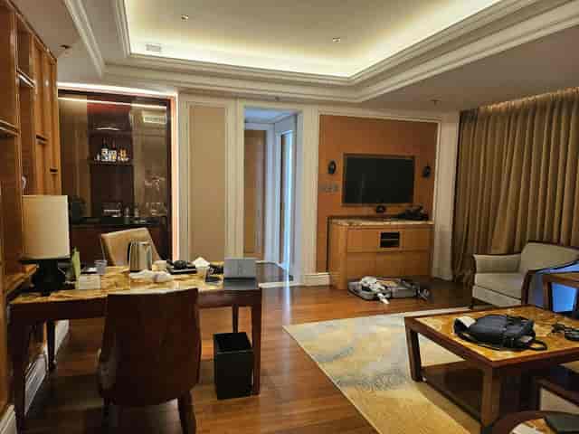 Alt tag: Elegant Diamond Ballroom meeting room at The Ritz-Carlton, Chengdu for corporate events.