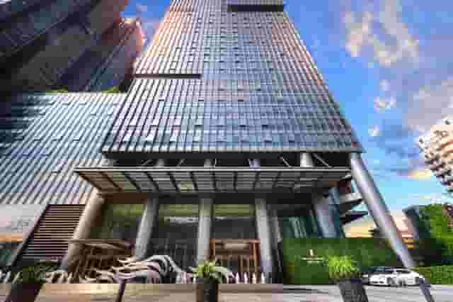 cocktail lounge
