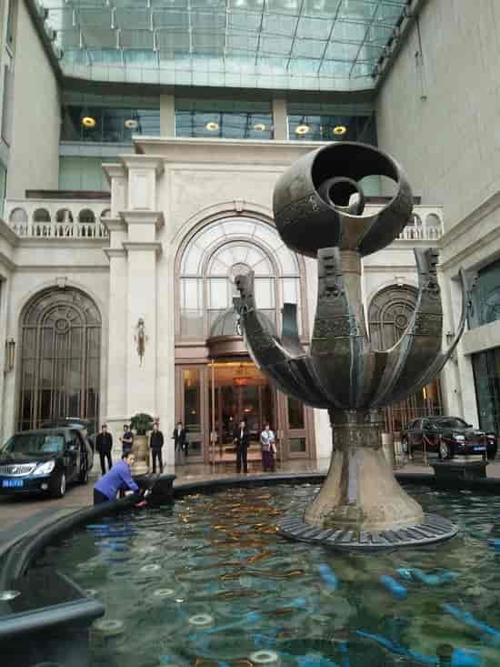 Elegant hotel entrance with decorative fountain at RenHe Spring Hotel for upscale events.