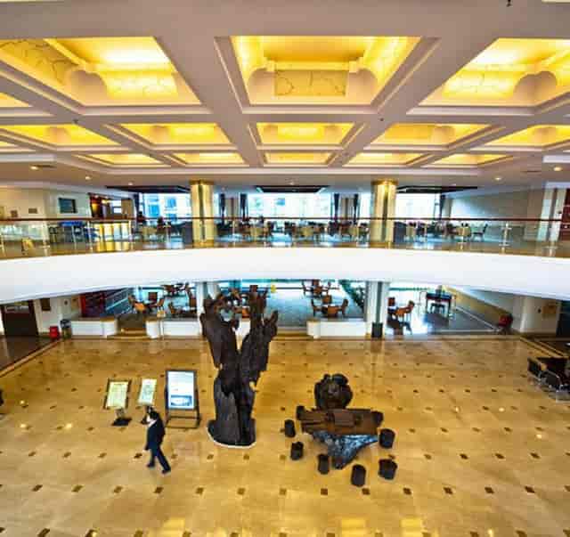 Spacious conference hall with natural light at Huasheng Hot Spring Hotel, Emei.