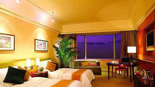 Black Cotton Hall at Nansha Grand Hotel: spacious conference room with natural light.