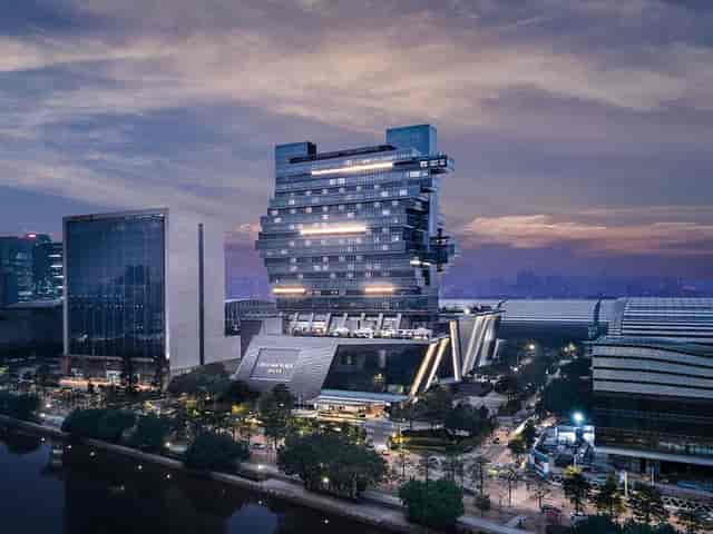Modern lounge in Courtyard Guangzhou Pazhou, perfect for corporate events and meetings.