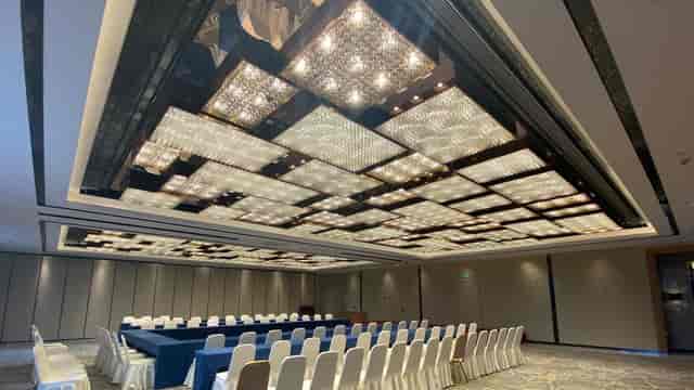 Grand Ballroom at Holiday Inn Guangzhou: modern conference room with elegant lighting.