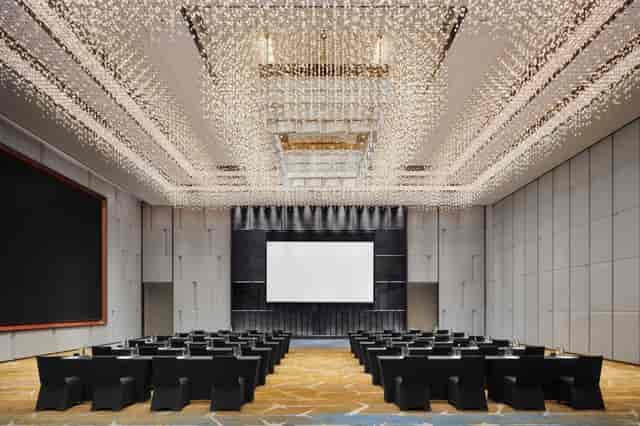 Modern Exhibition Hall at Panyu Hotel, ideal for corporate meetings and events.