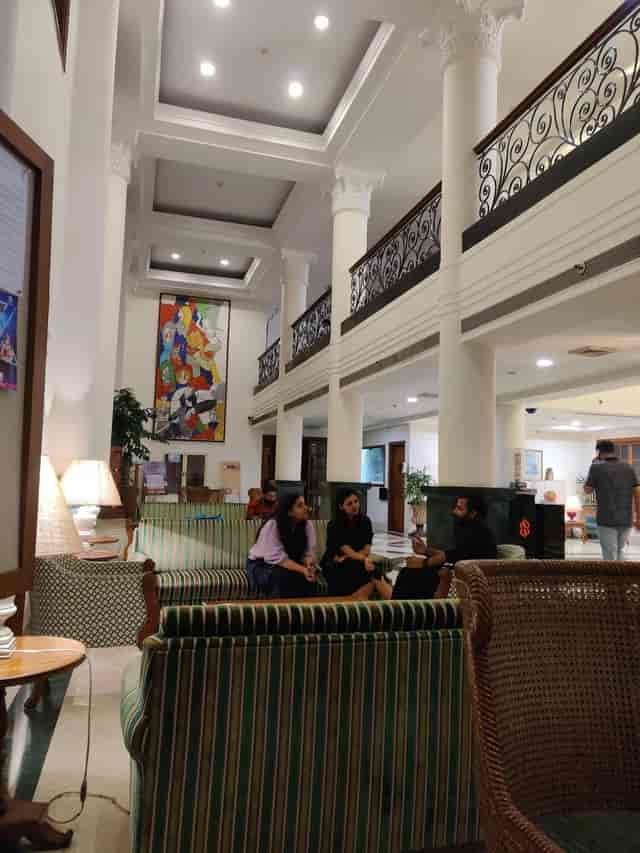 Cozy lobby in The Club with inviting decor, perfect for informal meetings and networking.