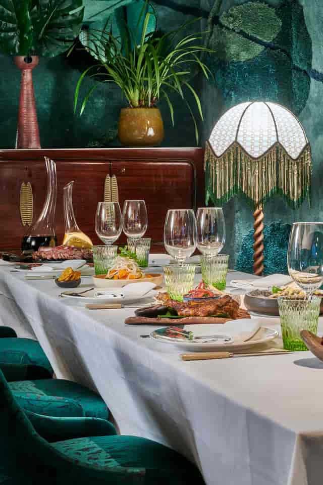 Private dining room setup with elegant table decor for corporate events in Amazónico London.