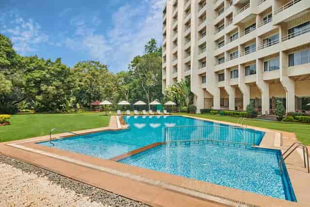 Lalit 3 outdoor venue with pool, ideal for upscale events and conferences.