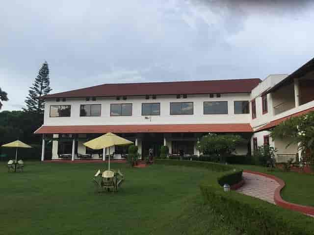 Outdoor courtyard at Catholic Club, spacious lawn for events and gatherings.