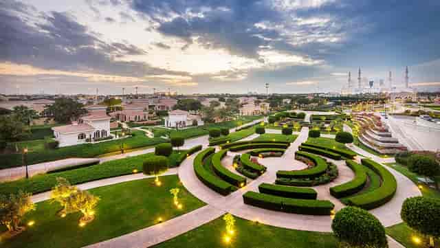 Ritz-Carlton Garden venue with trimmed hedges, ideal for weddings and corporate events.