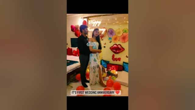 Golden Canopy Date & Love Room Dining