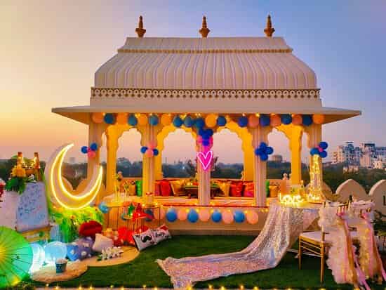 Golden Canopy Date & Love Room Dining