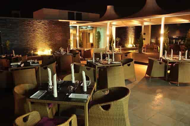 Rooftop Restaurant at The Arcadia Hotel: elegant outdoor dining for versatile events.