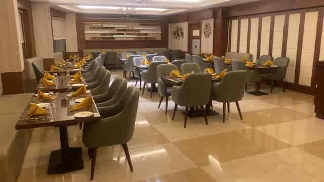 Elegant dining space in Arcadia Hotel, perfect for events and meetings.
