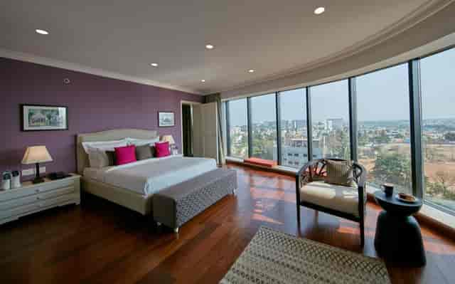 ALT Rooftop Bar & Lounge: modern event space with stunning views for meetings and retreats.