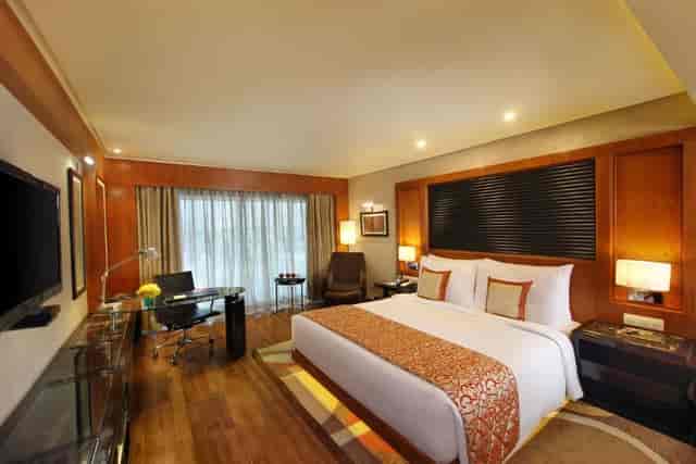 Davos hotel room with modern decor, ideal for events and comfortable meetings.