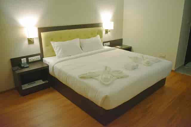 Luxury hotel room with queen-sized bed, ideal for events and relaxation.