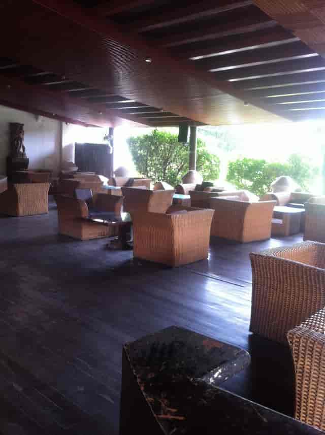 Gallops Restaurant event space with woven furniture, ideal for casual meetings and networking.