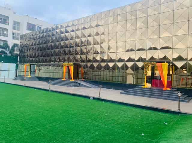 Thee Crystal Palace Banquet Hall
