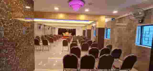 Thee Crystal Palace Banquet Hall