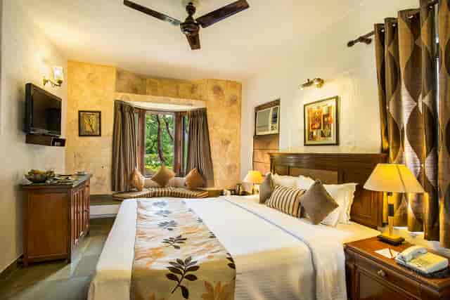 Conference Hall at The Riverview Retreat, Corbett - cozy space for conferences and events.