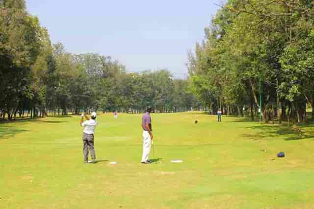 Bangalore Golf Club course: lush greenery for corporate outings and networking events.