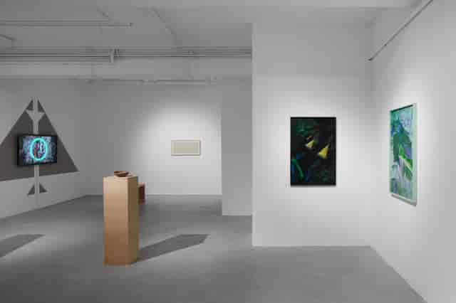 Contemporary art gallery with minimalistic design, ideal for exhibitions and corporate events.