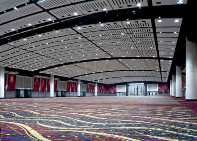 West Building, McCormick Place: spacious event hall with high ceilings for conferences and exhibitions.