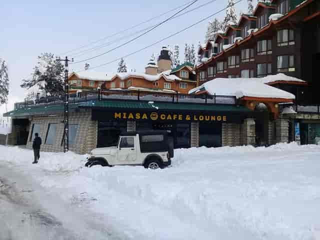 Snow-covered Mizaas Cafe & Lounge at Fine Dine Restaurant, ideal for winter corporate retreats.