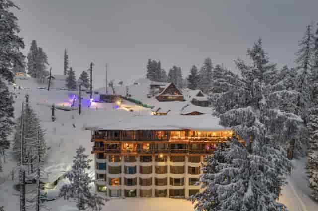 Kudrati Hayat at Royal Castle: winter retreat for corporate events and team-building.