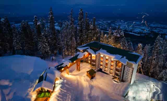 Kudrati Hayat in Royal Castle: Elegant winter retreat for upscale corporate events.