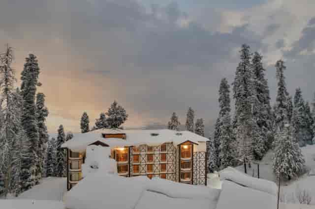 Cozy winter resort Mezbaan in Royal Castle, ideal for corporate retreats and team-building.
