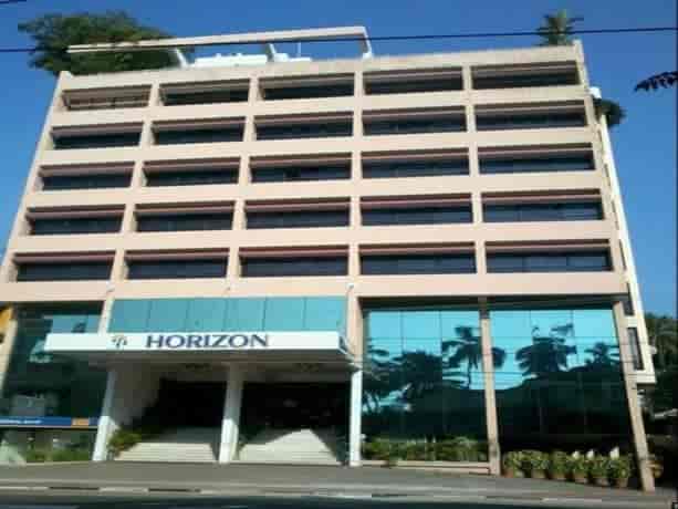 Modern conference hall in Hotel Horizon, ideal for corporate events and meetings.
