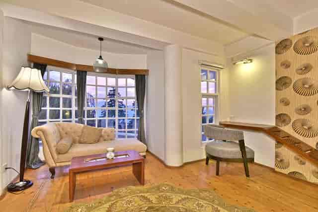 Cozy dining area at DLS Hillcrest Resort, perfect for group meetings and workshops.