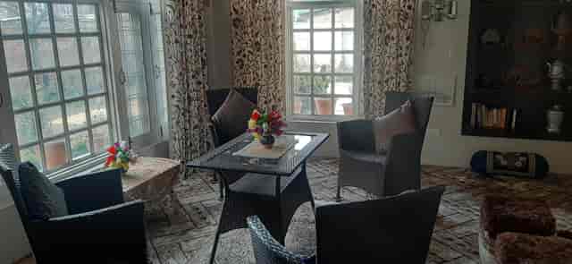 Cozy meeting space with wicker chairs and natural light at OYO Home Mountain Breeze Inn.